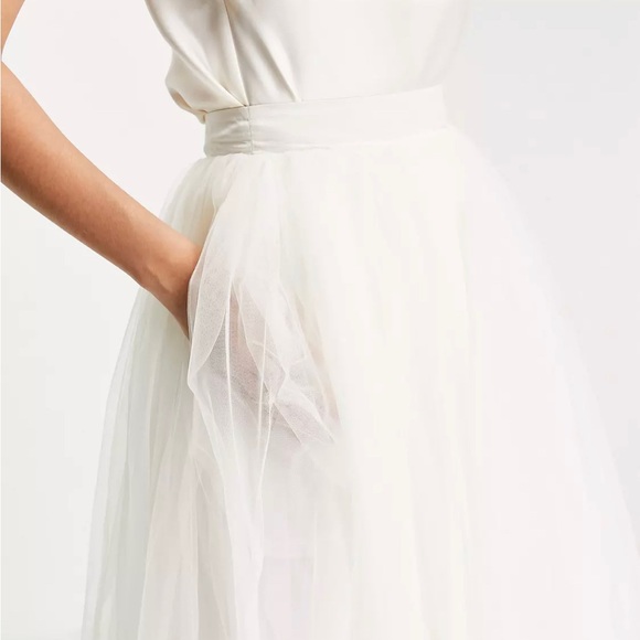 ASOS bridal collection skirt fits like a size 2 Us - Picture 2 of 2